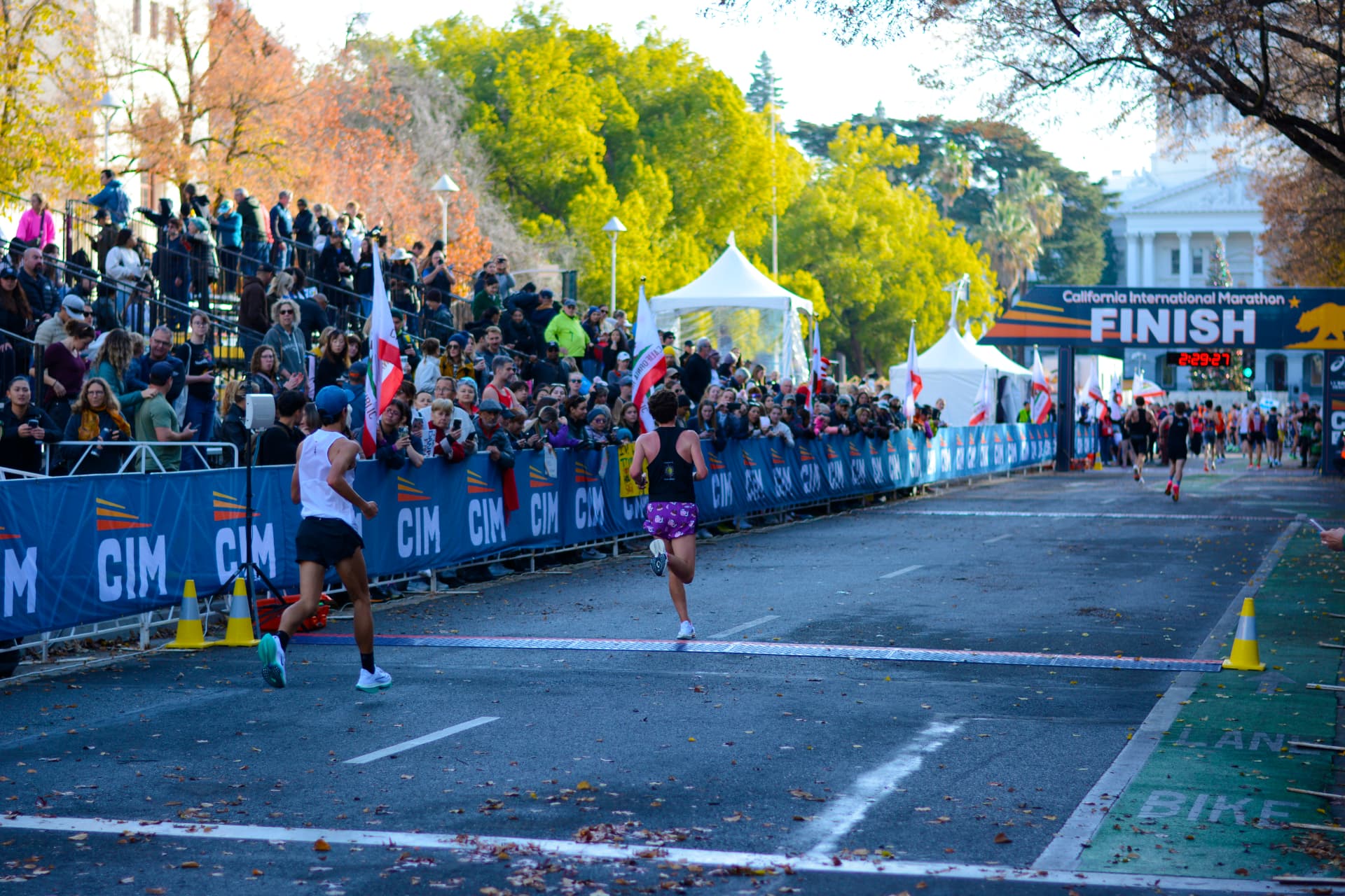 The final straightaway to the finish with the clock at 2:29:27